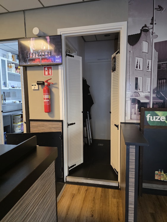 CAFETARIA TER OVERNAME IN TIEL – CENTRALE LOCATIE EN TERRAS — foto 8 van 9