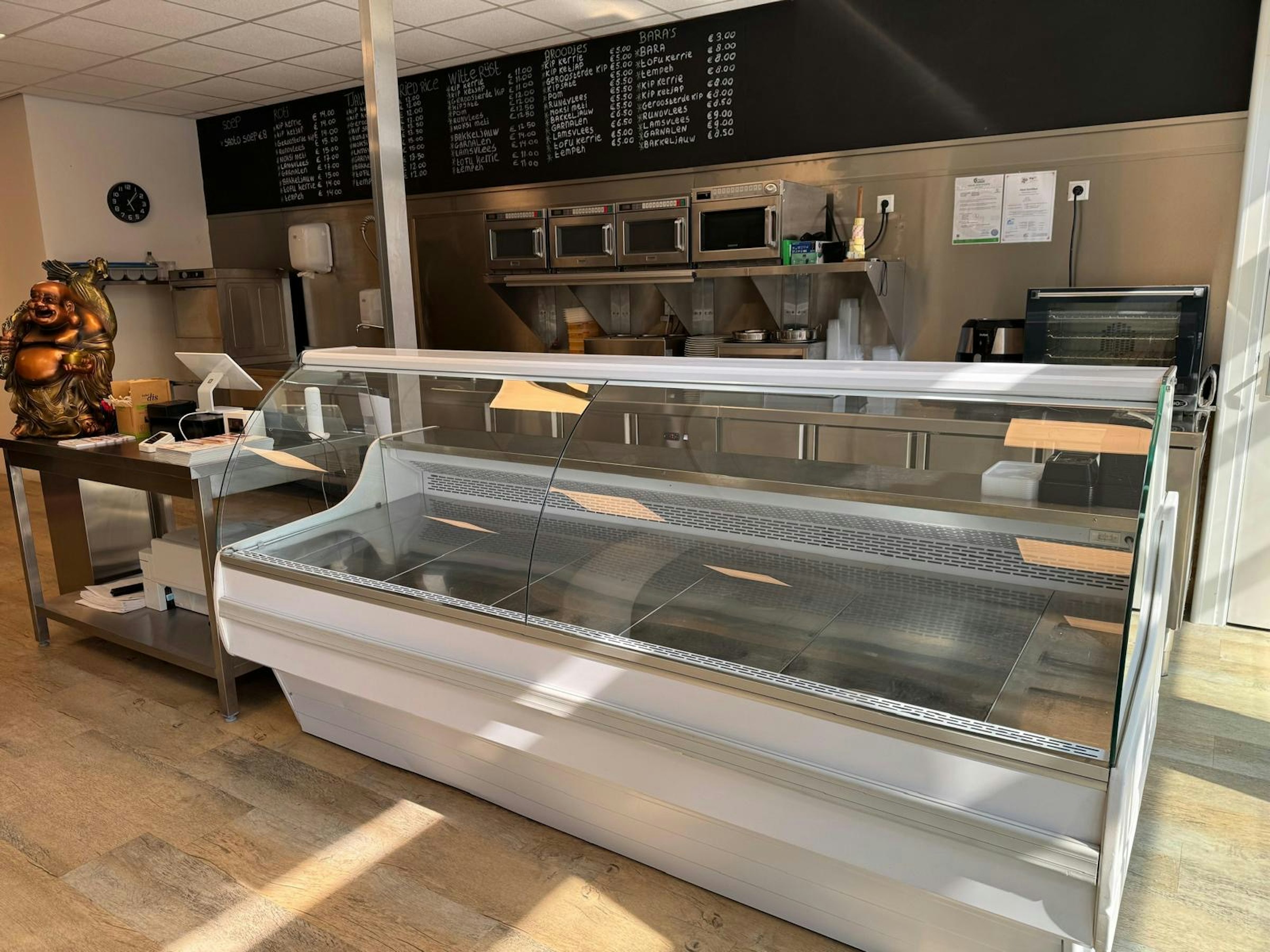 SURINAAMS AFHAALRESTAURANT TER OVERNAME IN AALSMEER – VOLLEDIG INGERICHT — foto 9 van 12