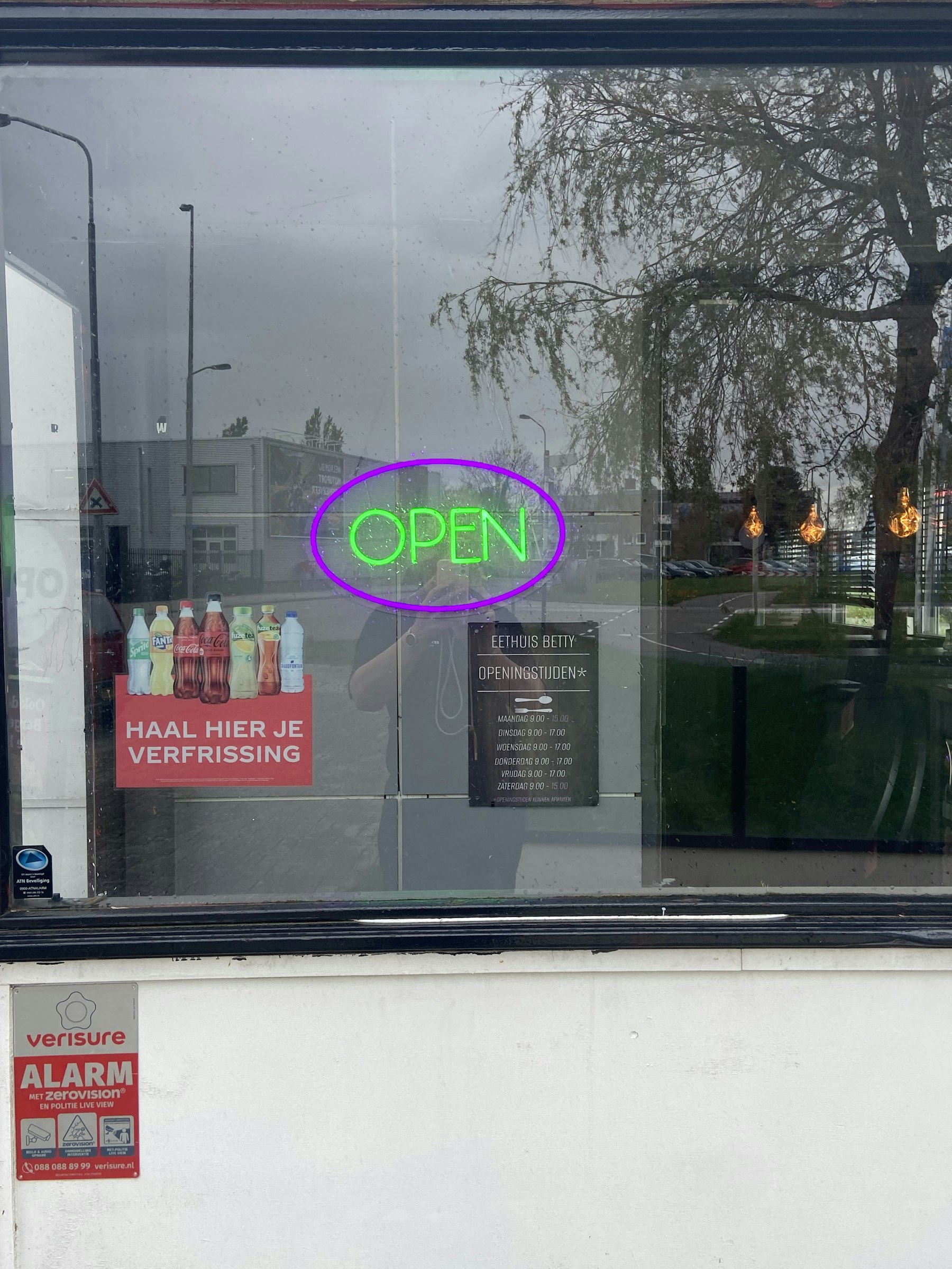 LUNCHROOM TER OVERNAME IN WORMERVEER – EETHUIS BETTY MET TERRAS — foto 2 van 7