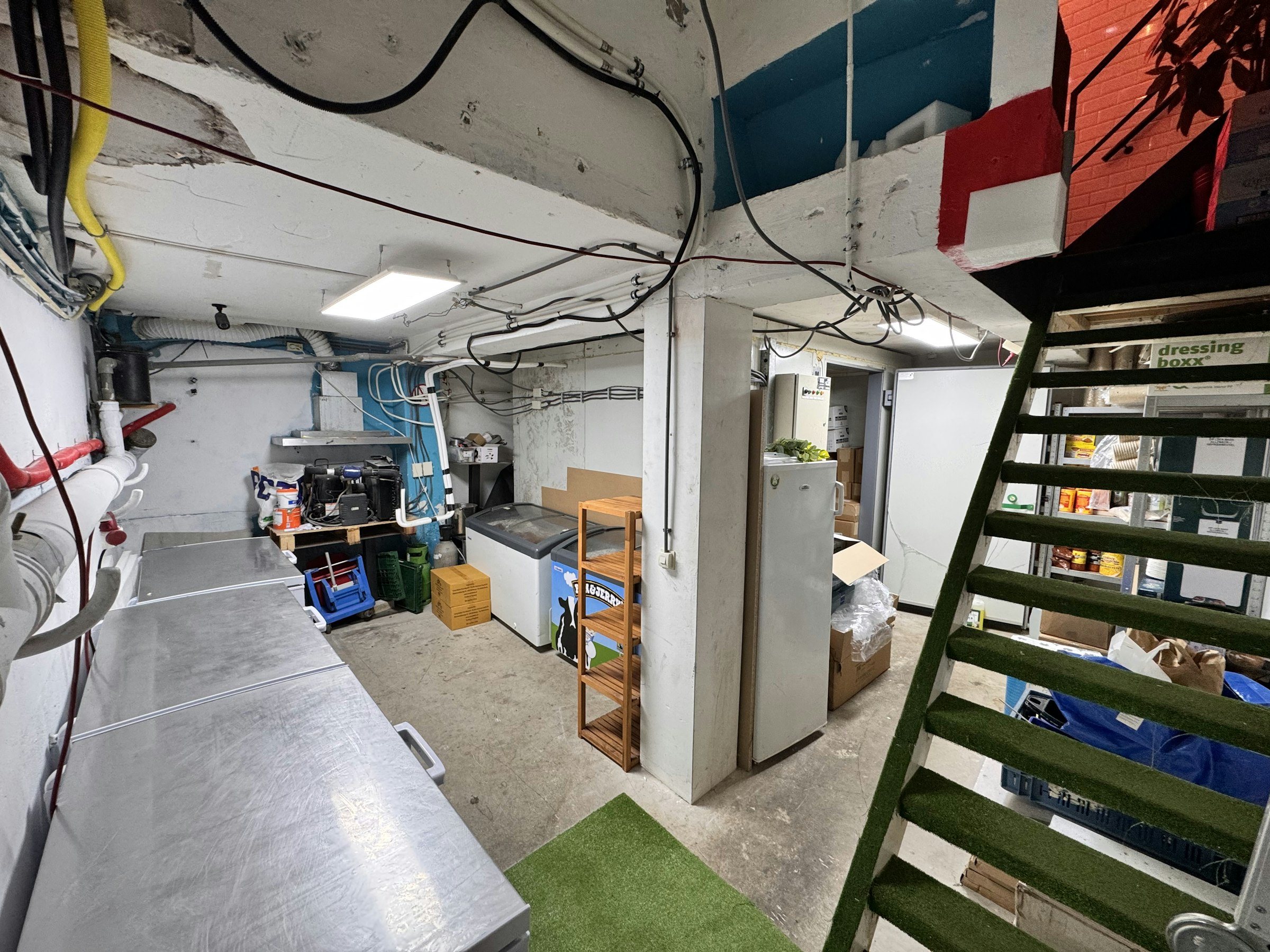 HORECALOCATIE TER OVERNAME IN ROTTERDAM KRALINGEN – WOONRUIMTE EN 45 ZITPLAATSEN — foto 10 van 13