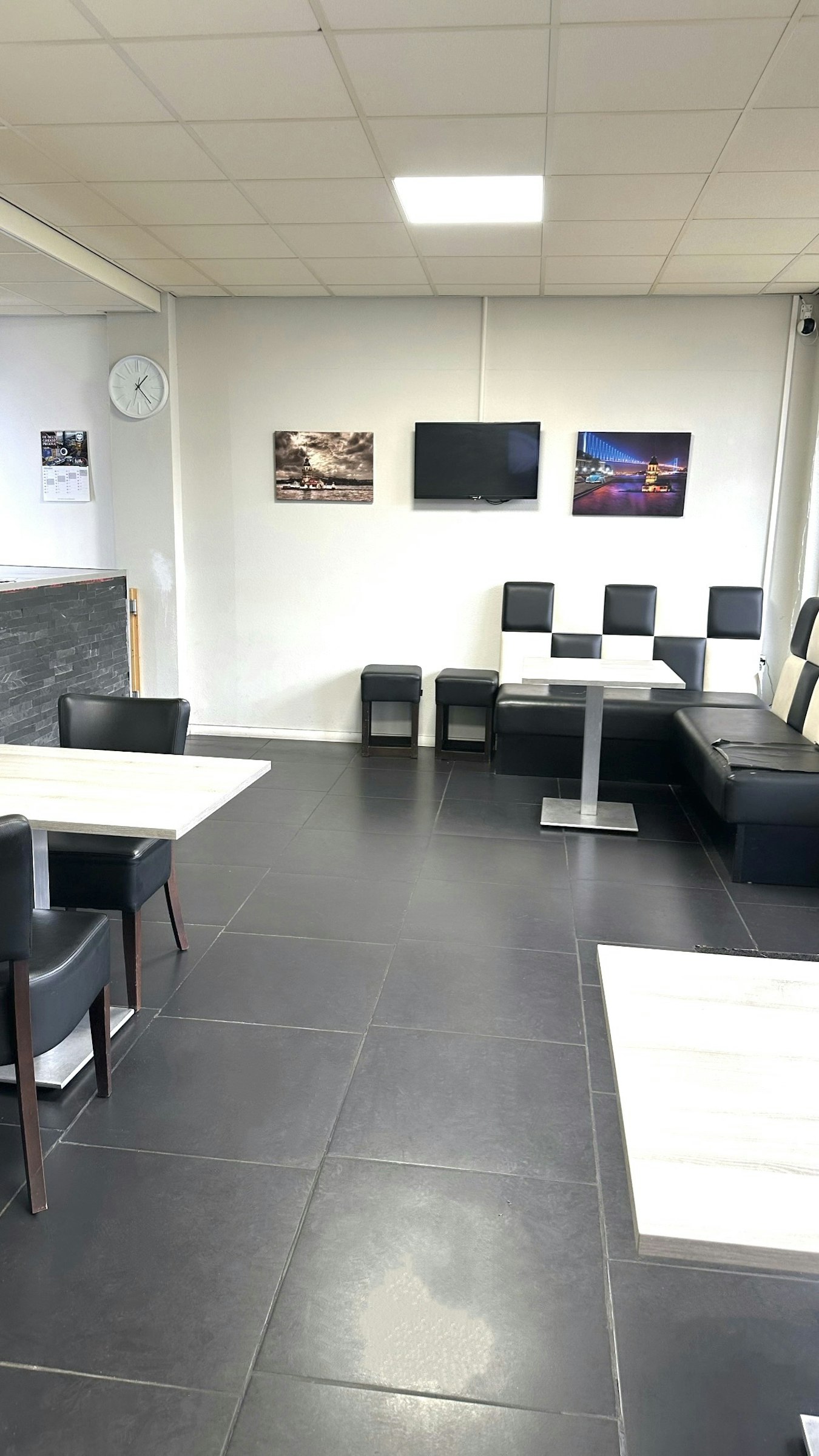 PIZZERIA & SHOARMAZAAK TER OVERNAME IN WAALWIJK – INSTAPKLAAR EN VOLLEDIG INGERICHT — foto 4 van 9