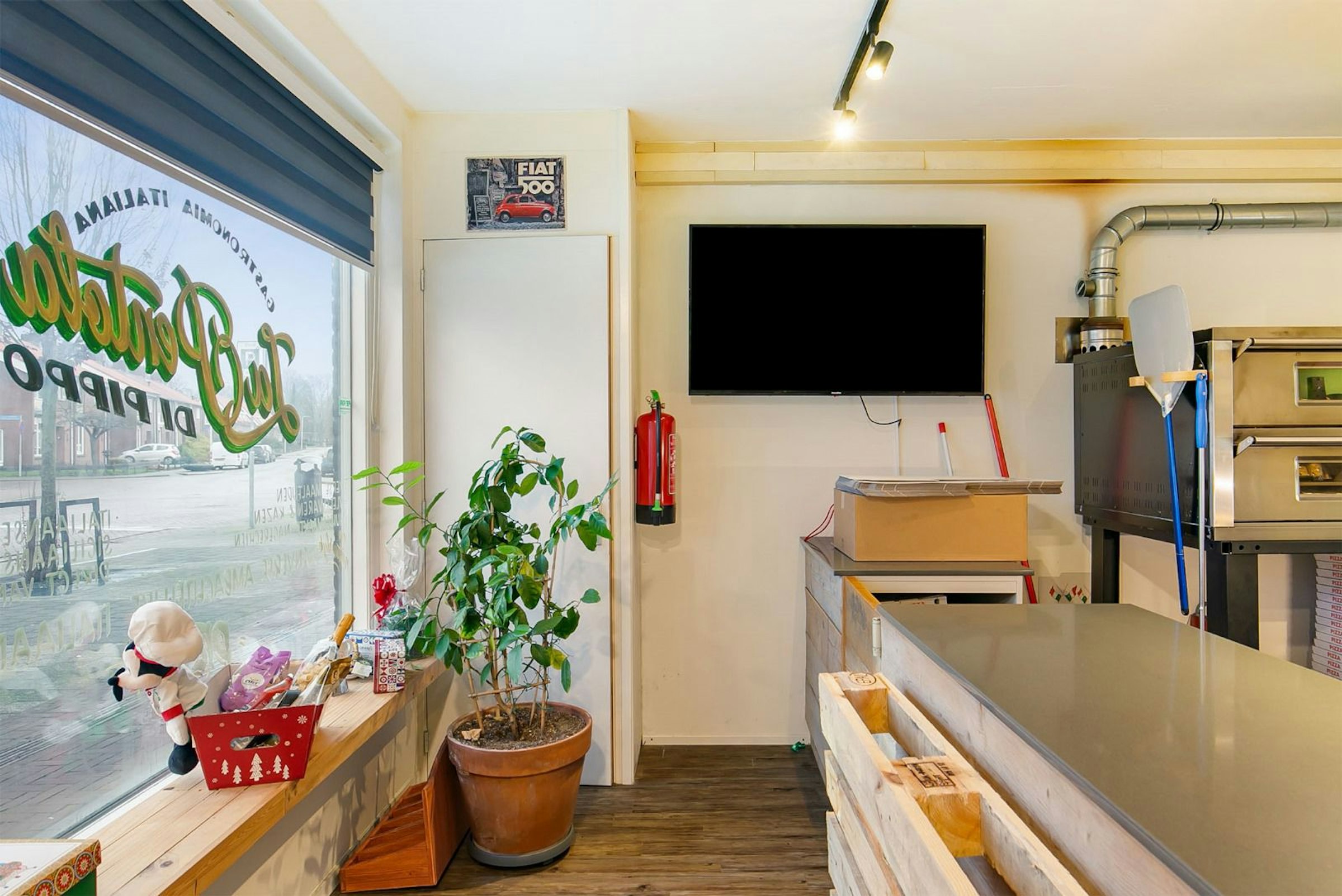 ITALIAANSE DELICATESSEWINKEL & HORECA TER OVERNAME IN ELST – 110 M² — foto 2 van 26