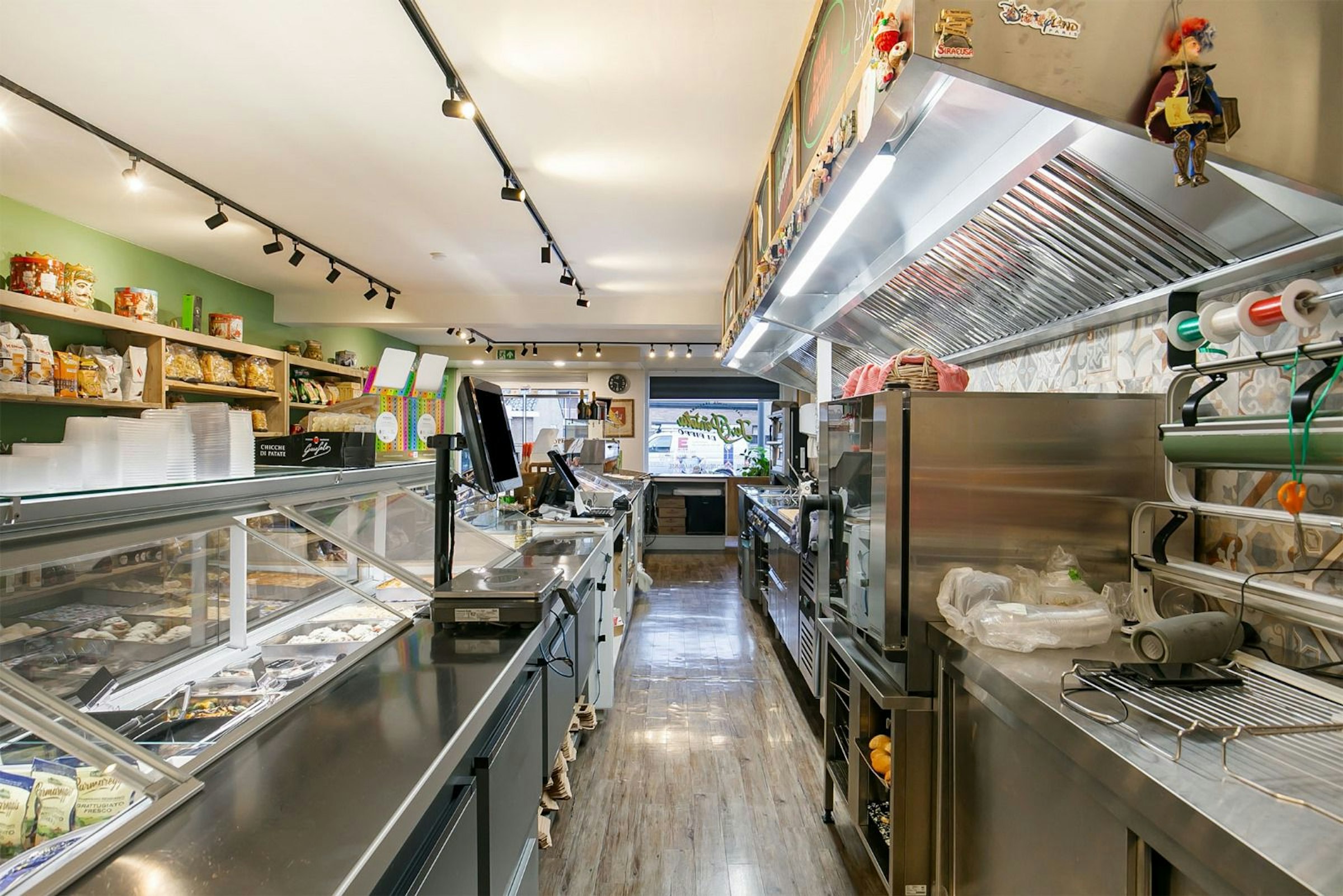 ITALIAANSE DELICATESSEWINKEL & HORECA TER OVERNAME IN ELST – 110 M² — foto 13 van 26