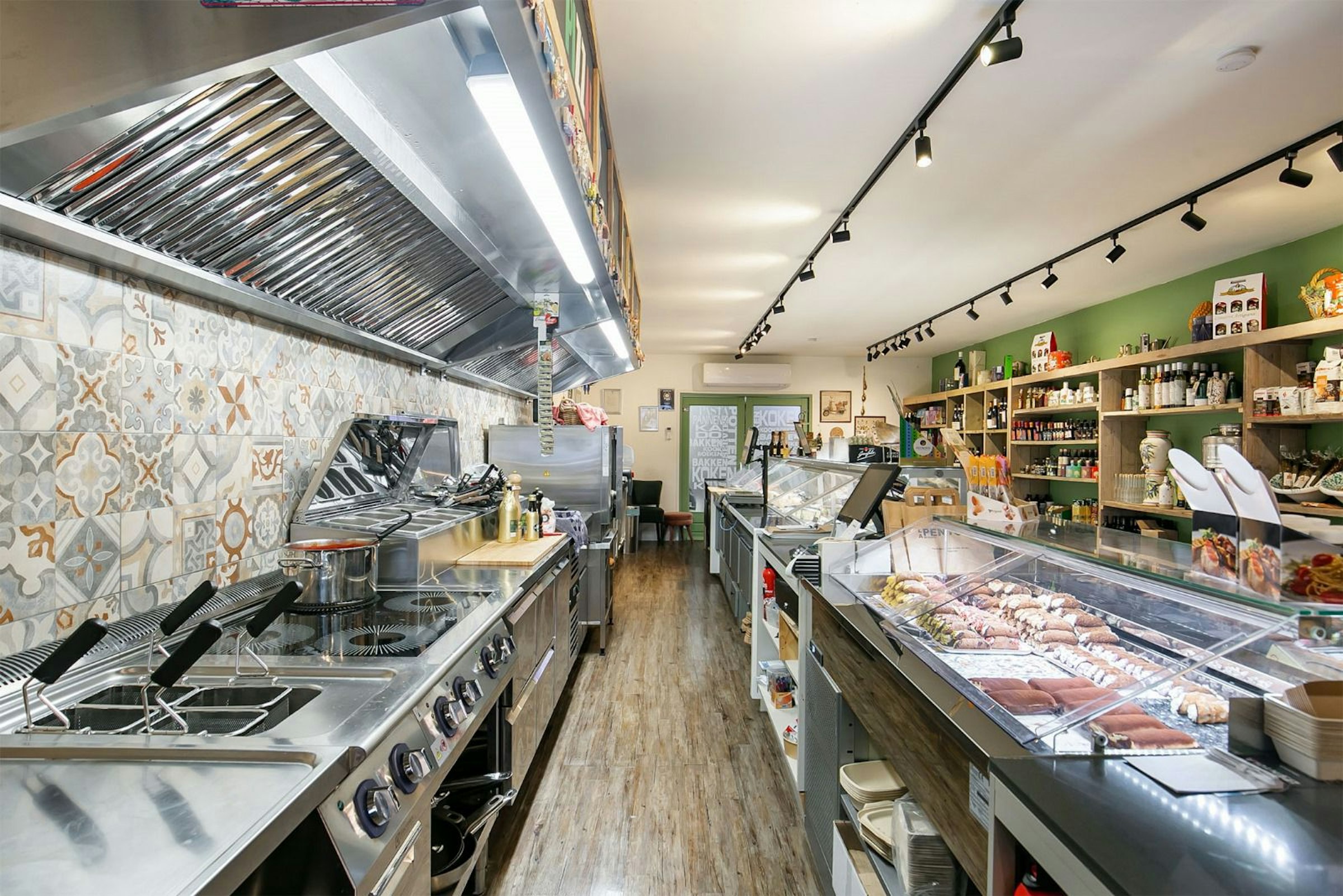 ITALIAANSE DELICATESSEWINKEL & HORECA TER OVERNAME IN ELST – 110 M² — foto 14 van 26