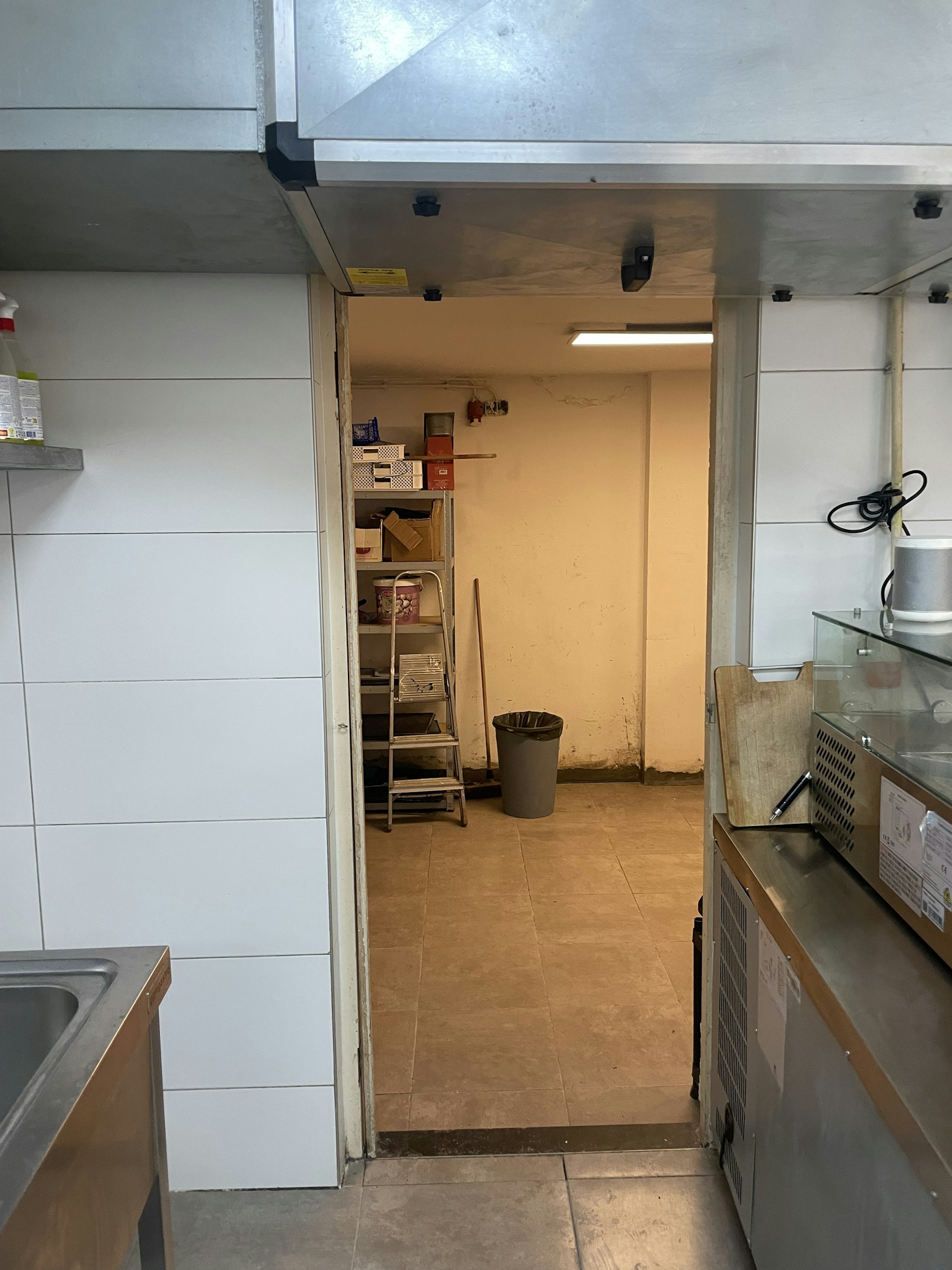 PIZZERIA & IJS SALON TER OVERNAME IN ’S-HERTOGENBOSCH – 140 M² EN COMPLETE BEZORGINFRASTRUCTUUR — foto 10 van 19