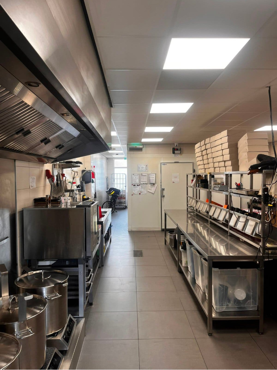 BEZORGRESTAURANT TER OVERNAME IN HARDERWIJK – 90 M² EN NABIJ HET STATION — foto 2 van 4
