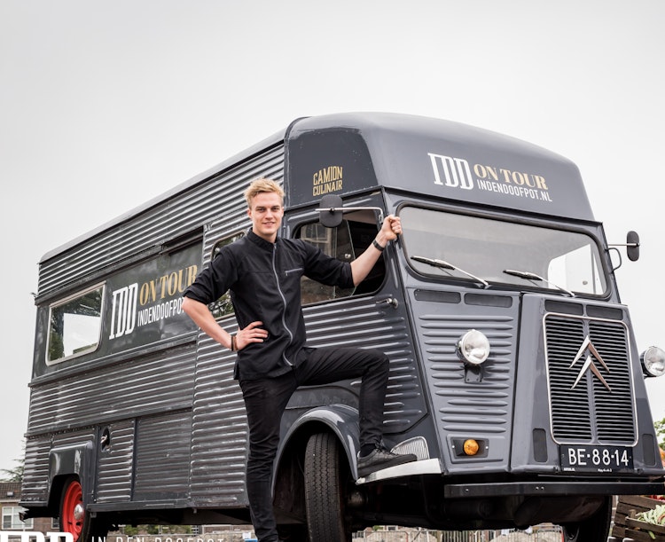 KARAKTERISTIEKE CITROËN HY FOODTRUCK TER OVERNAME IN LEIDEN – BOUWJAAR 1969 — foto 4 van 5
