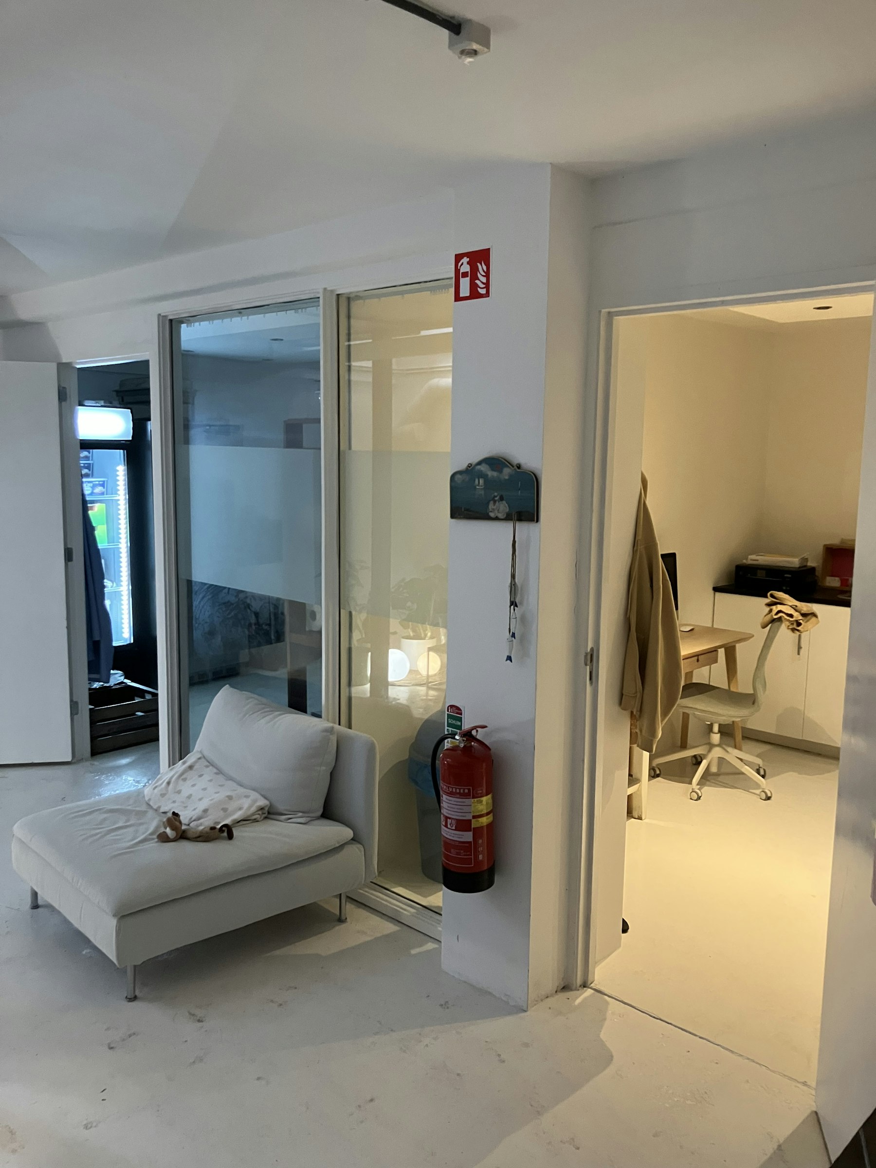 LUNCHROOM TER OVERNAME IN DEN HAAG – 180 M², 30 ZITPLAATSEN EN TERRAS — foto 13 van 21