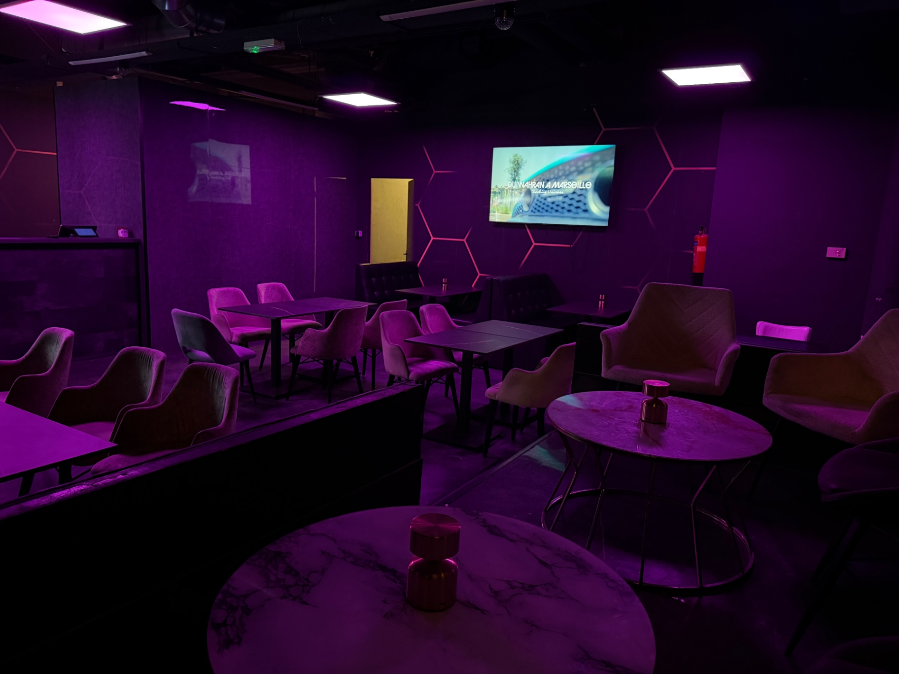 SHISHA LOUNGE TER OVERNAME IN ALMERE – 24-UURSVERGUNNING EN €220.000 OMZET — foto 9 van 11
