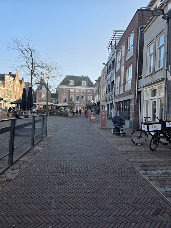 CAFETARIA TER OVERNAME IN TIEL – CENTRALE LOCATIE EN TERRAS — foto 9 van 9
