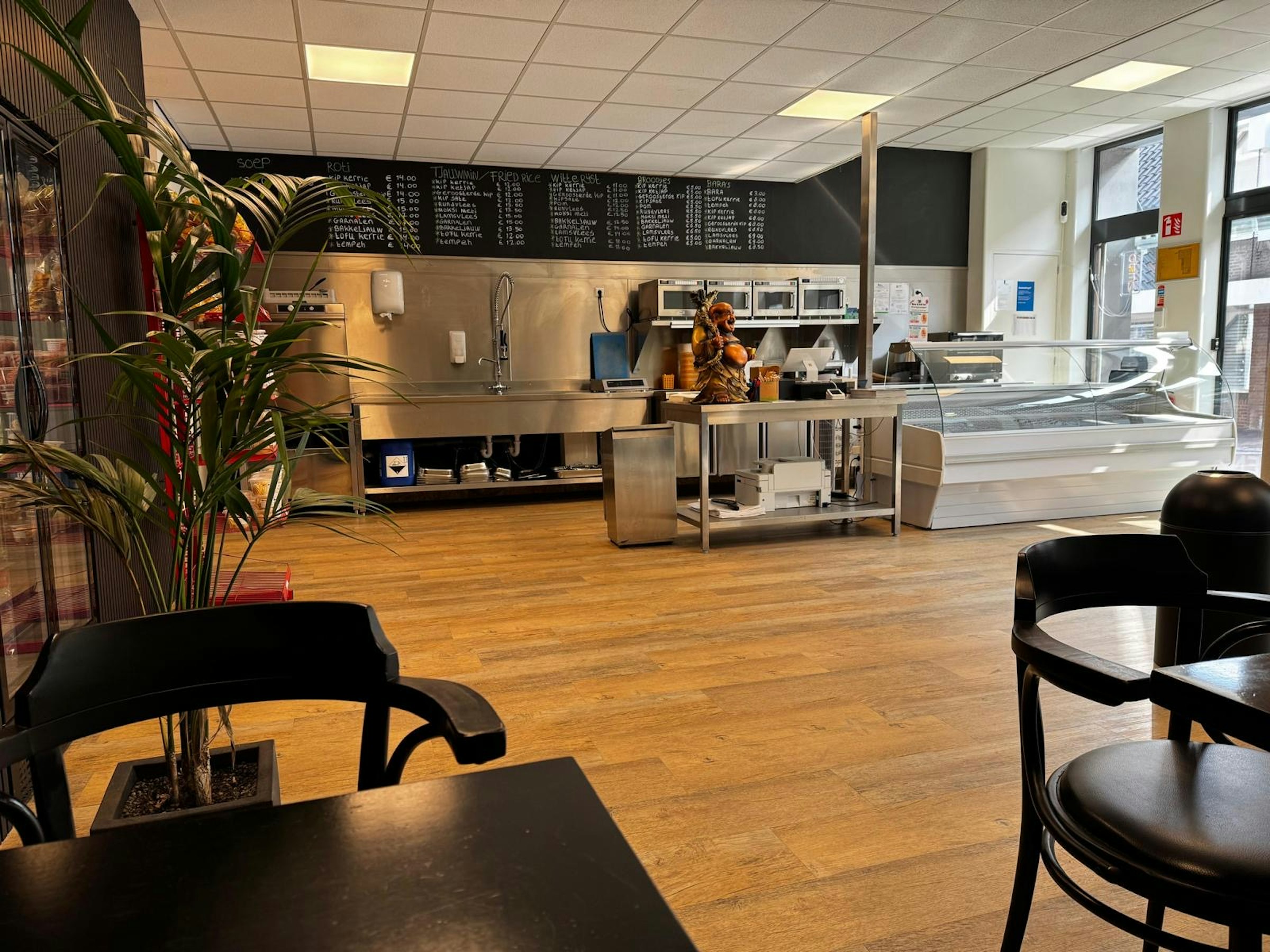SURINAAMS AFHAALRESTAURANT TER OVERNAME IN AALSMEER – VOLLEDIG INGERICHT — foto 3 van 12