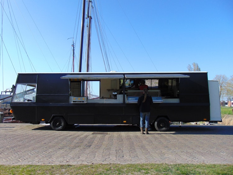 FOODTRUCK TER OVERNAME IN HARLINGEN – PROFESSIONEEL INGERICHTE SRV SPIJKSTAAL — foto 2 van 4