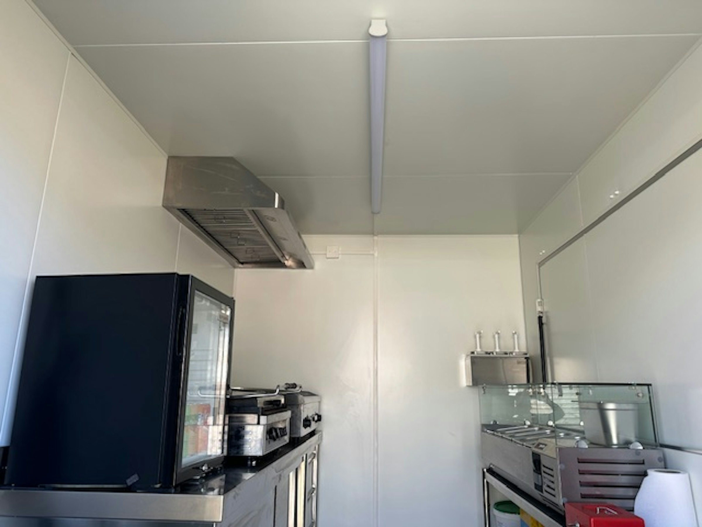 BIJNA NIEUWE FOODTRUCK TER OVERNAME IN NIJMEGEN – BOUWJAAR 2024 — foto 6 van 14