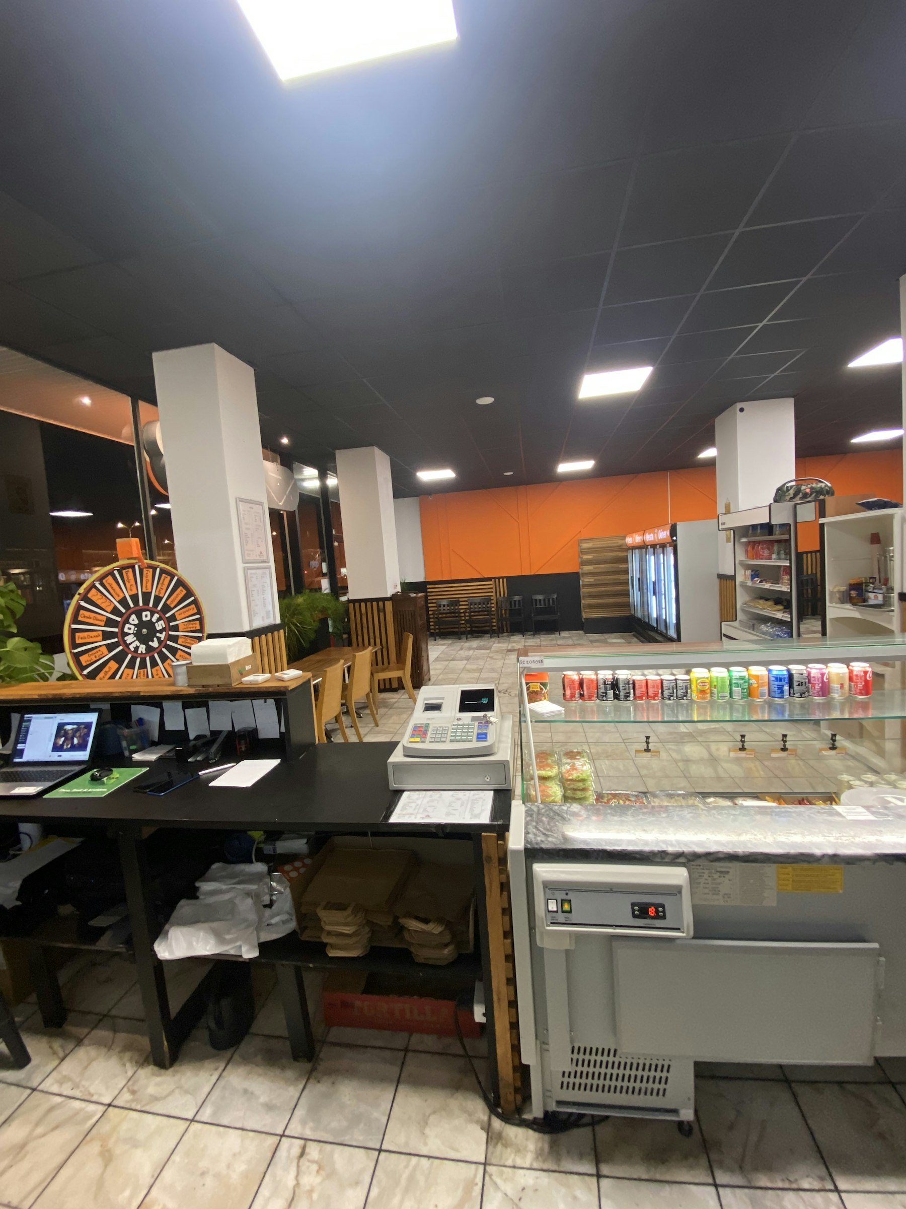 DÖNERZAAK TER OVERNAME IN HENGELO – 400 M² TEGENOVER HET STATION — foto 3 van 4