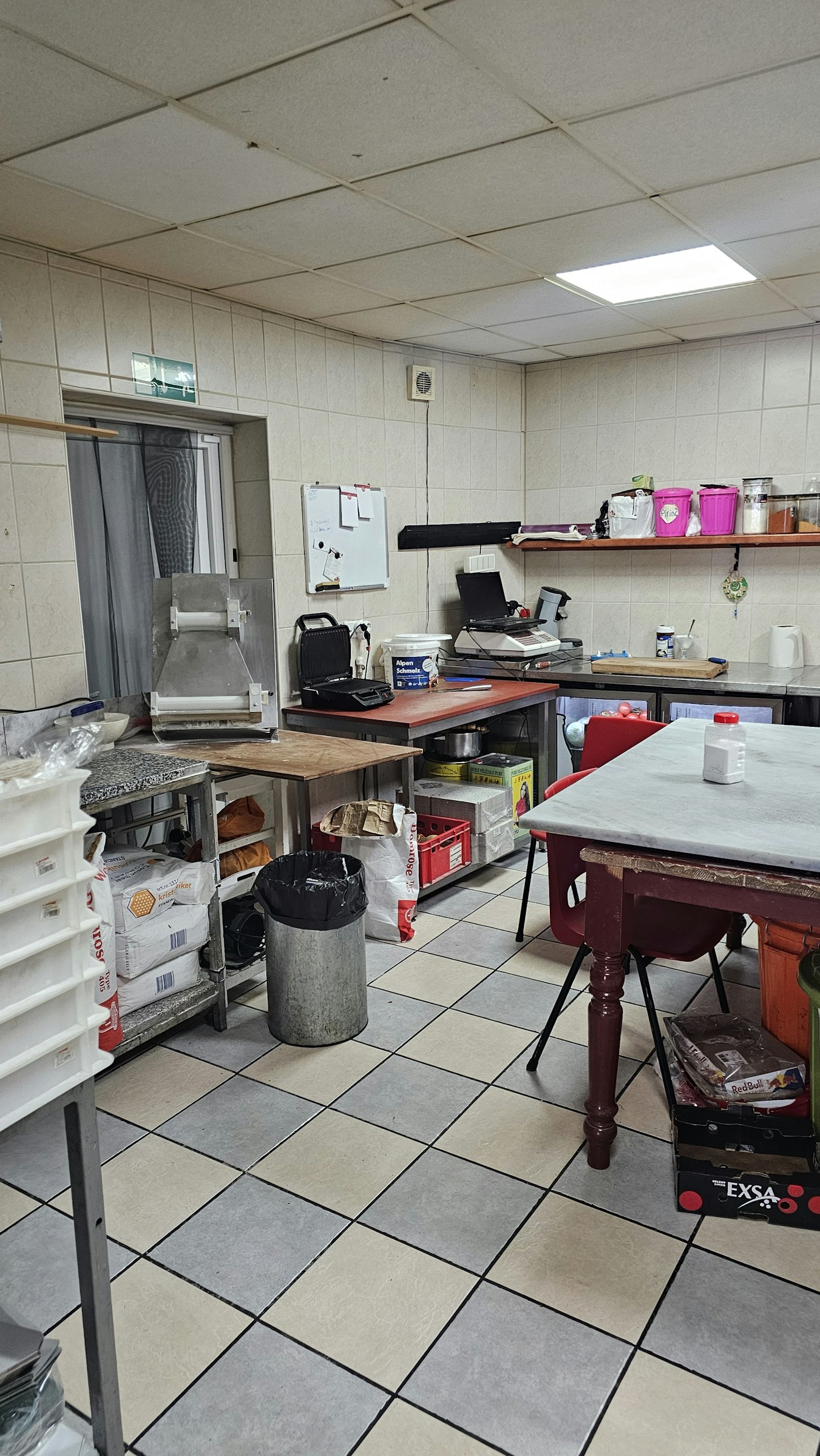 LUNCHROOM TER OVERNAME IN DEVENTER – 100 M² EN OMZET €150.000 — foto 8 van 12