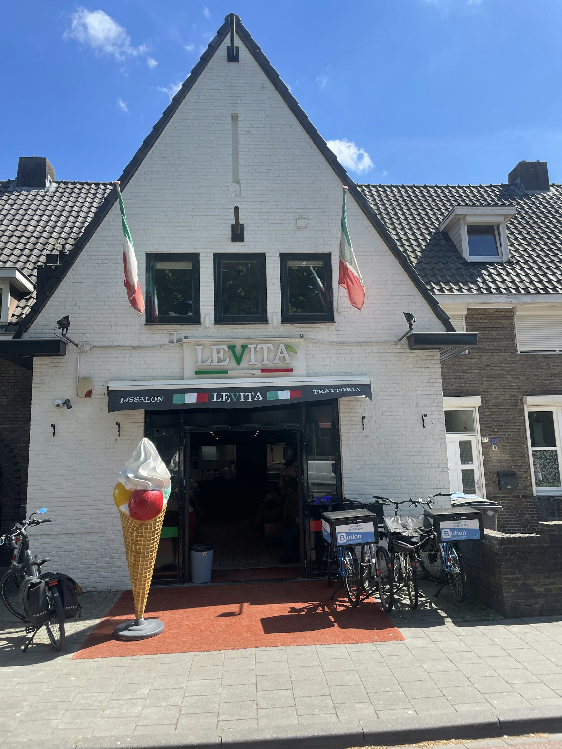 PIZZERIA & IJS SALON TER OVERNAME IN ’S-HERTOGENBOSCH – 140 M² EN COMPLETE BEZORGINFRASTRUCTUUR — foto 2 van 19