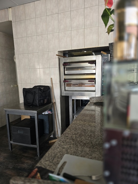 PIZZERIA & DÖNERRESTAURANT TER OVERNAME IN VALKENSWAARD – 85 M² EN VASTE KLANTENKRING — foto 8 van 10