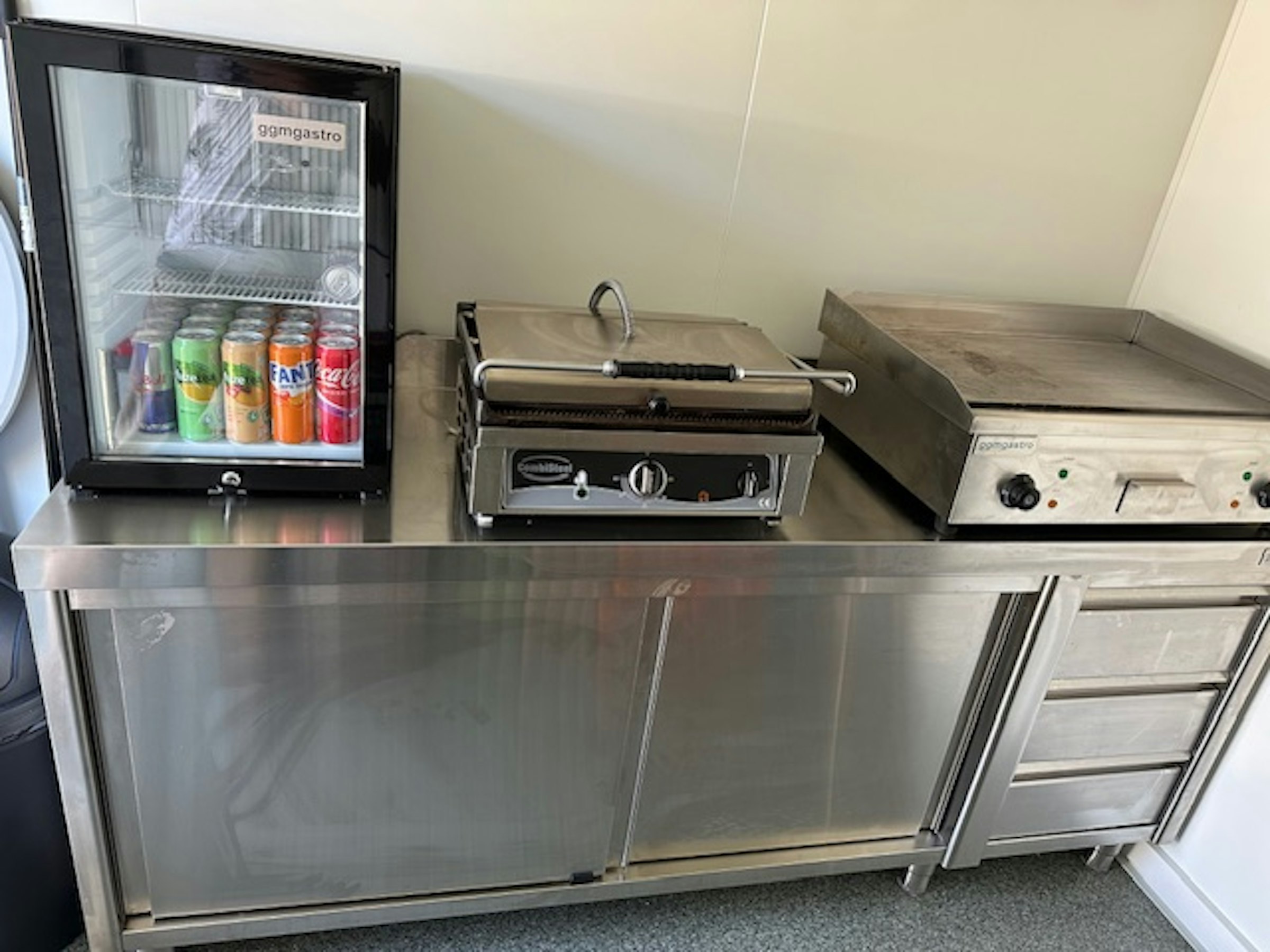 BIJNA NIEUWE FOODTRUCK TER OVERNAME IN NIJMEGEN – BOUWJAAR 2024 — foto 5 van 14